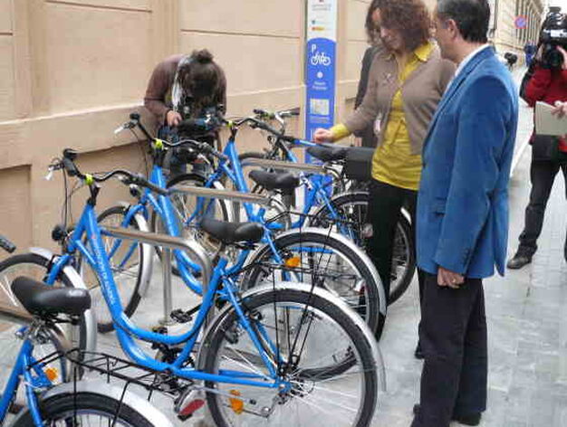 La Diputaci&oacute;n Provincial de Almer&iacute;a ha puesto en marcha un programa de alquiler y aparcamiento de bicicletas.

Foto: Alc&aacute;ntara