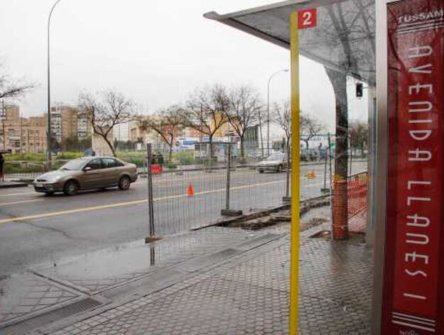 Las paradas de autobuses se est&aacute;n viendo afectadas por las obras.

Foto: Victoria Hidalgo