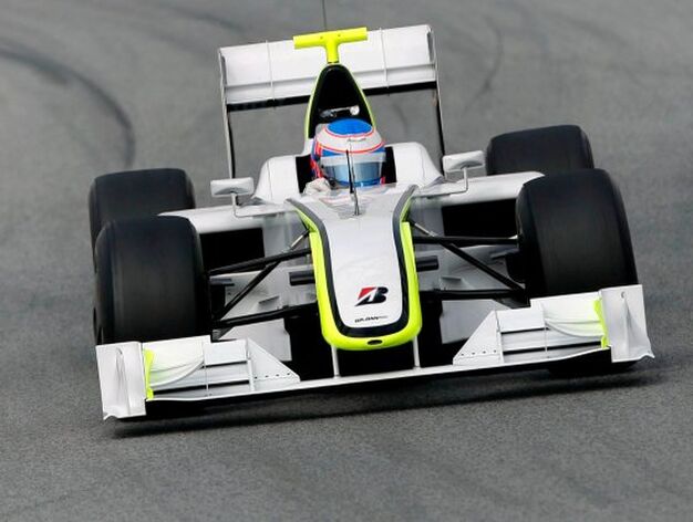 La escuder&iacute;a Brawn GP puso a rodar por primera vez uno de sus monoplaza y pudo comprobar el rendimiento junto a sus rivales, cuarto en el d&iacute;a de hoy.

Foto: Efe