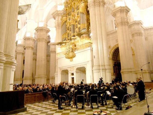 La catedral registr&oacute; un lleno para la presentaci&oacute;n del cartel y el posterior concierto de la Banda del Maestro Tejera, de Sevilla.

Foto: Jesus Ochando