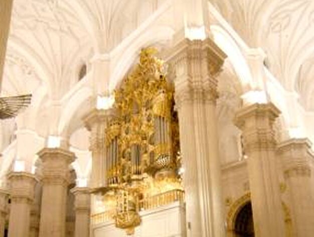 La catedral registr&oacute; un lleno para la presentaci&oacute;n del cartel y el posterior concierto de la Banda del Maestro Tejera, de Sevilla.

Foto: Jesus Ochando