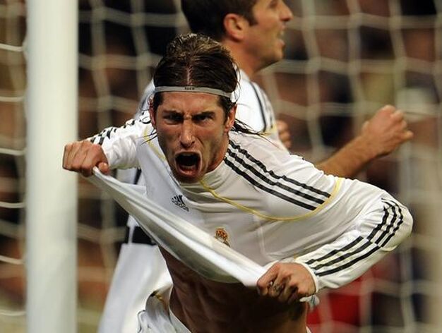 Ramos celebra el primer gol madridista. /  AFP Photo