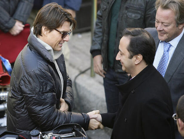 Tom Cruise saluda a G&oacute;mez de Celis junto a Eduardo Corcuera.

Foto: Antonio Pizarro