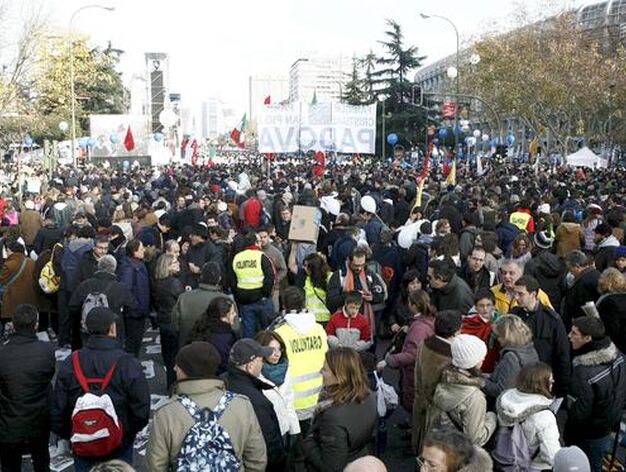 Miles de personas asisten en Madrid a las festividad de la Sagrada Familia convocada por Rouco Varela. / EFE