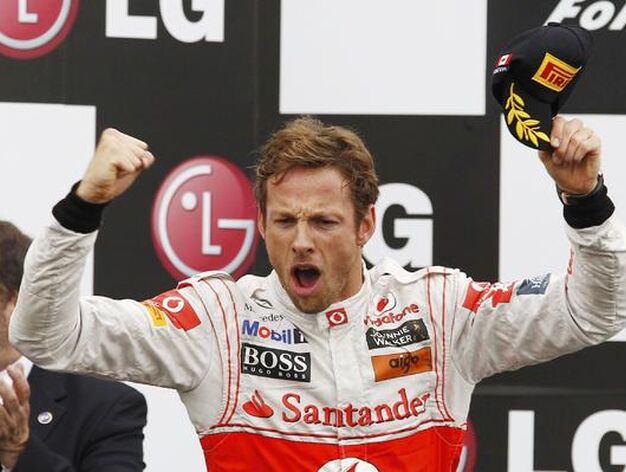 Jenson Button celebra la victoria en el Gran Premio de Canad&aacute;.

Foto: Reuters