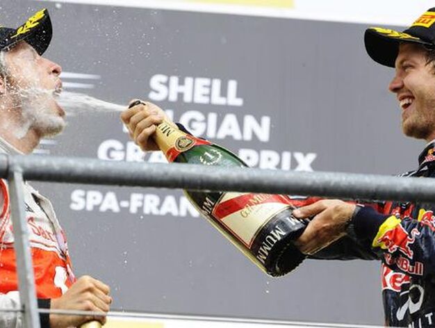 Vettel, pone m&aacute;s distancia a sus rivales.

Foto: EFE