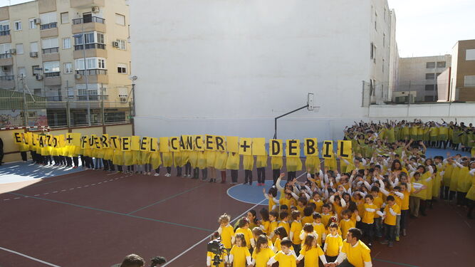 El acto con motivo del Día del Niño con Cáncer celebrado en el Colegio Ciudad de Almería de la capital.