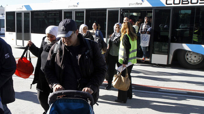 Llegada de 198 refugiados  procedentes de Grecia al aeropuerto Adolfo Suárez Madrid-Barajas.
