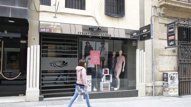 En la calle Reyes Católicos en el centro de la capital se ubican los tres establecimientos con los que cuenta actualmente Marín Rosa.
