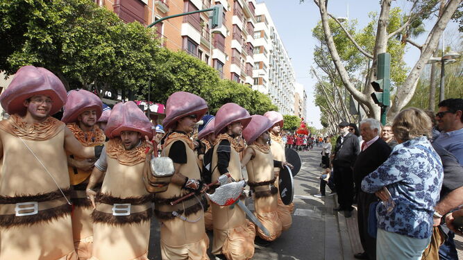 Los almerienses salieron a la calle para recibir a los grupos de Carnaval.