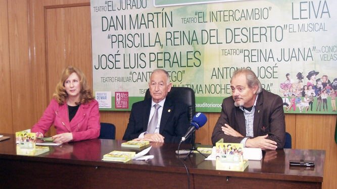 Gabriel Amat junto a María Dolores Ortega y Juan José Martín.