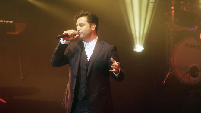 David Bustamante durante su concierto en Roquetas.