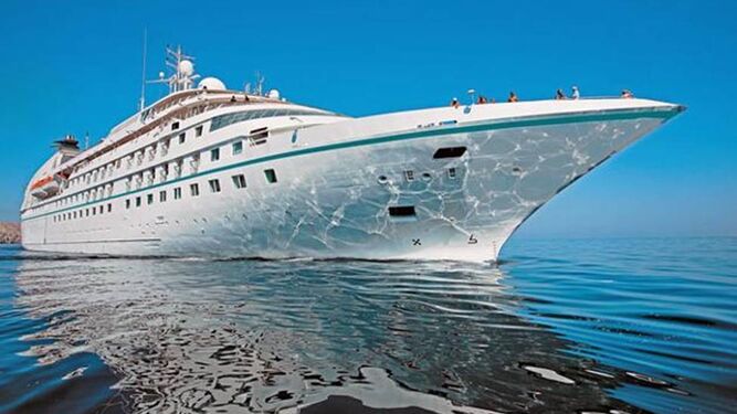 El yate-crucero 'Star Legend' llega hoy a Almería.