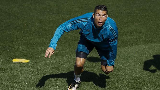 Cristiano Ronaldo, ayer en el entrenamiento del Real Madrid.