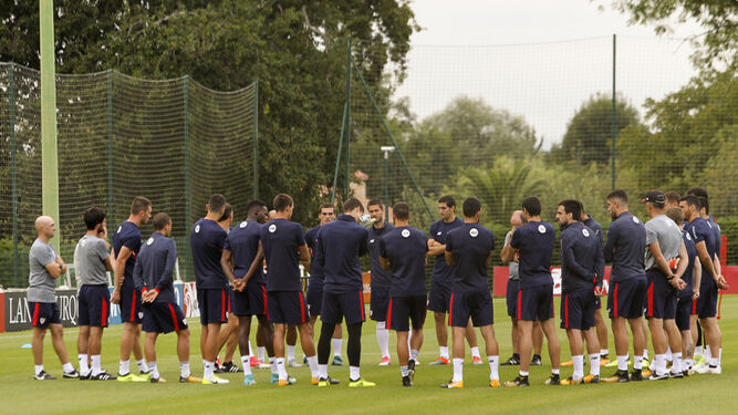 Los jugadores del Athletic  de  Bilbao , durante un entrenamiento.