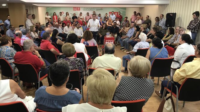 Encuentro con los militantes socialistas del senador Juan Carlos Pérez Navas en la Agrupación Municipal del PSOE de Roquetas.