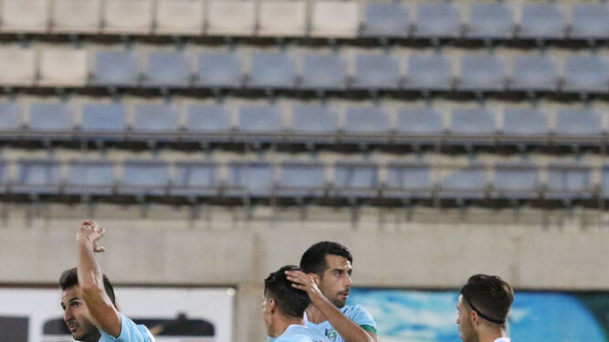 Jugadores del conjunto almeriense celebrando un gol en Santo Domingo.