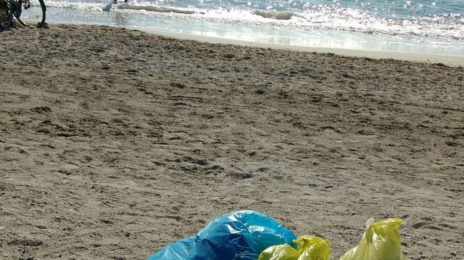 Parte de la basura recogida en la playa.