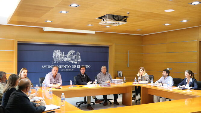 La Junta de Gobierno Local de El Ejido, en plena sesión.