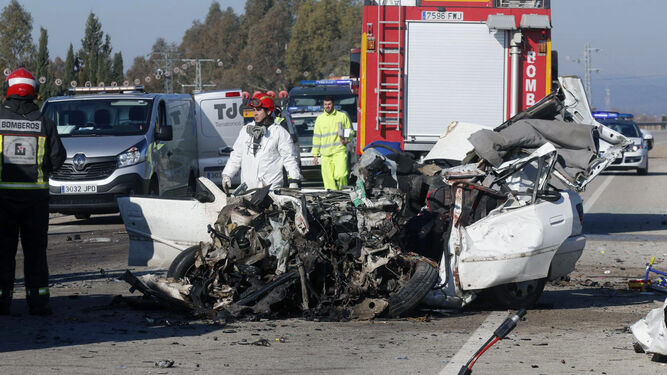 Imagen de archivo de un accidente de tráfico con víctimas mortales ocurrido este año en Andalucía.