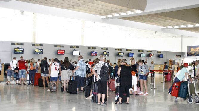 El crecimiento acumulado en el Aeropuerto de Almería desde enero se situó cerca del 12%.
