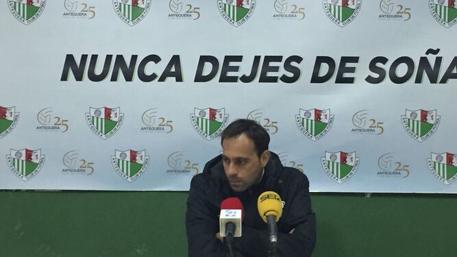 Fernández finalmente dirigió al filial en Antequera el pasado domingo.