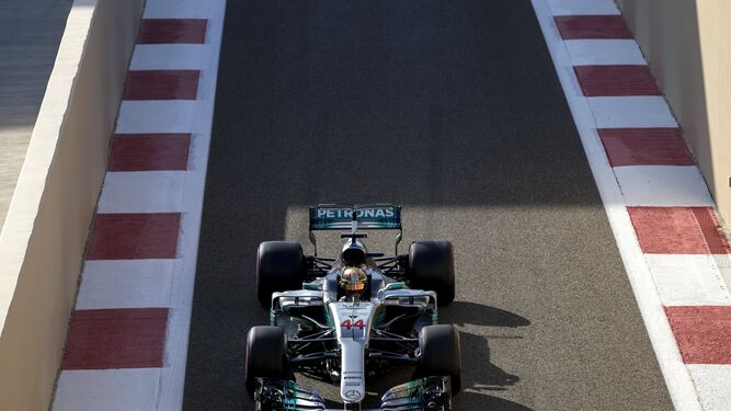 Hamilton, rodando con el Mercedes