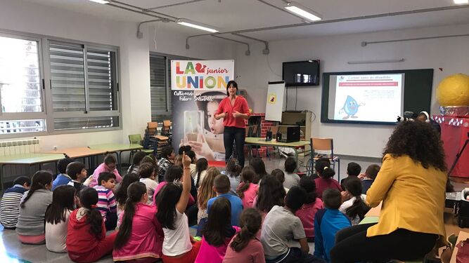 Isabel Martín es la encargada de impartir los talleres para niños sobre hábitos alimentarios saludables de La Unión.