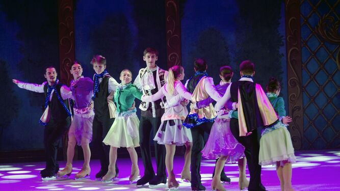 El Ballet de Moscú sobre hielo gustó mucho al público del Maestro Padilla.