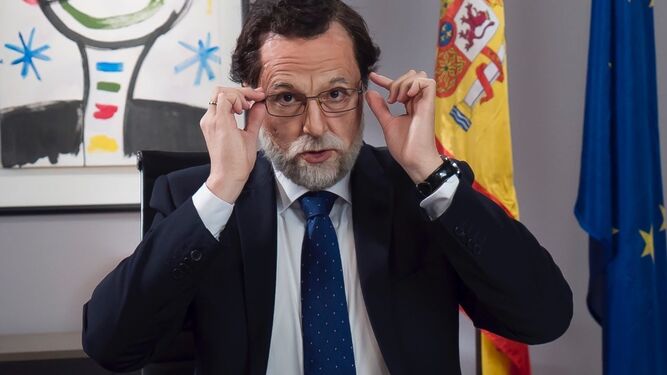 Raúl Pérez caracterizado como Mariano Rajoy en 'El show del presidente' español.