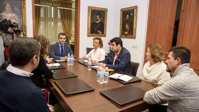 El alcalde de Almería, Ramón Fernández-Pacheco, se reunió ayer con las organizaciones agrarias.
