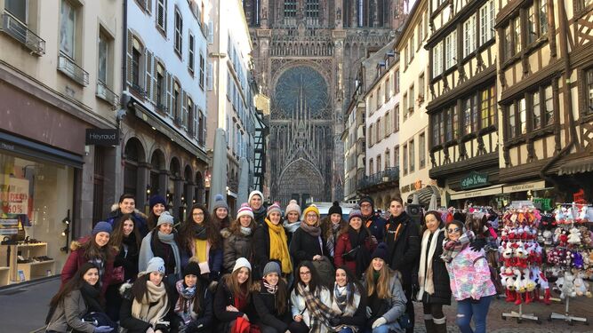 La veintena de alumnos y profesores aprovecharon la experiencia para conocer las calles de Estrasburgo.