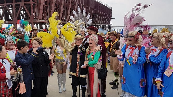 Cientos de personas dan su adiós al Carnaval con el Entierro de la Sardina