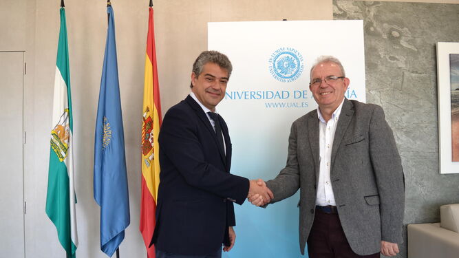 Carmelo Rodríguez, rector de la Universidad de Almería, junto con el alcalde de Vícar, Antonio Bonilla.