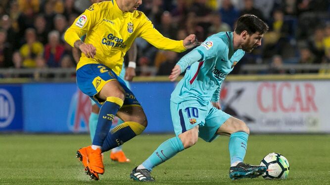 Messi guía un balón en un momento del partido