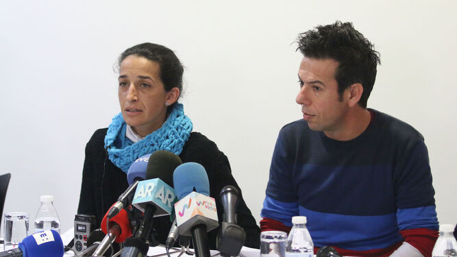 Patricia y Ángel, padres de Gabriel, durante una rueda de prensa.