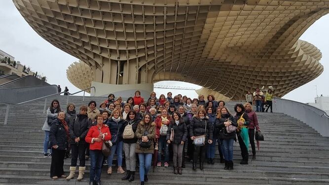 Mujeres de Fines conocen Sevilla