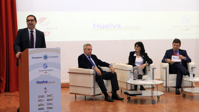 El presidente del Puerto de Huelva, José Luis Ramos, defendió el proyecto de desarrollo del Muelle de Levante.