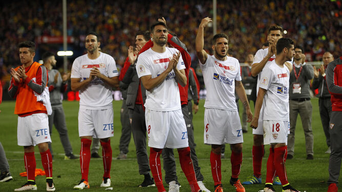 Los jugadores, camiseta blanca y medias rojas, en la final de 2016.