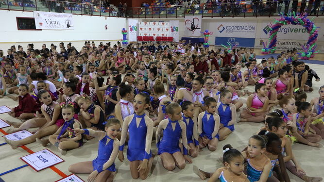 Más de un millar de gimnastas se dan cita en el Palacio Municipal