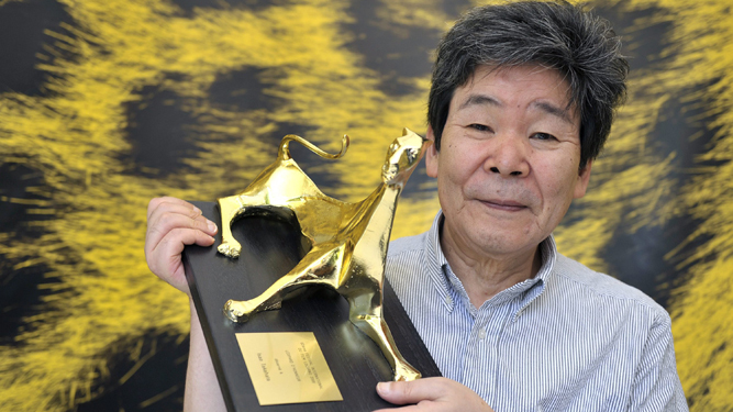 Isao Takahata, en 2009, con el premio Leopard of Honor del Festival Internacional de Cine de Locarno.