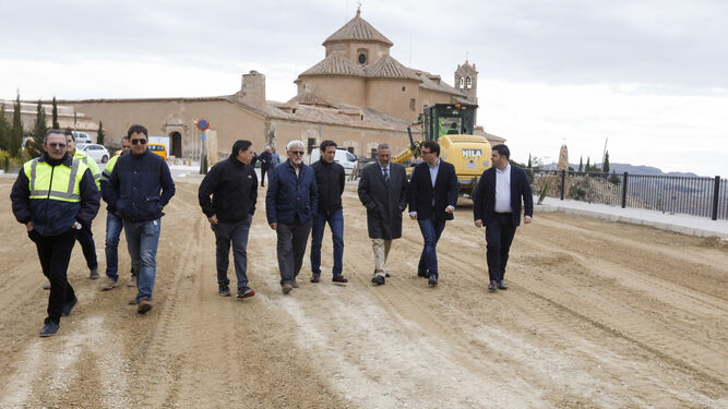 El alcalde ha visitado las obras junto a los diputados de Fomento y Presidencia.