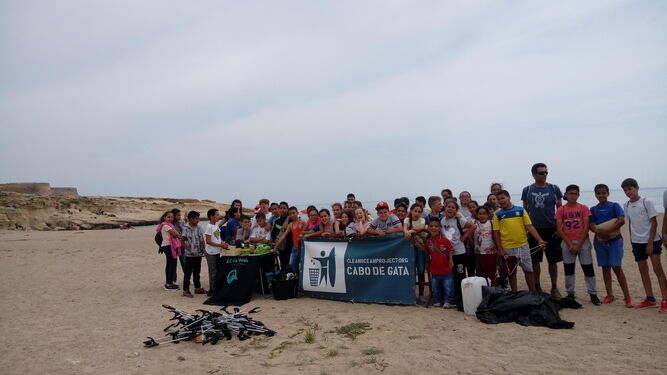 Contenedores de recogida de residuos de las playas almerienses.