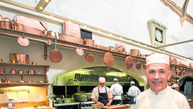 Mark Flanagan, cocinero del castillo de Windsor, preparando los platos del enlace de hoy.