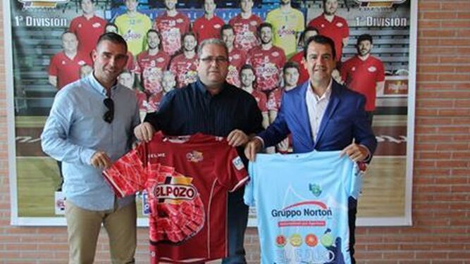 Vicente Puertas y Miguel Brugarolas junto al Director General de ElPozo Murcia, Fran Serrejón.