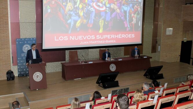 Martínez-Barea en el Foro Líderes de la UAL con su ponencia 'Los nuevos superhéroes'