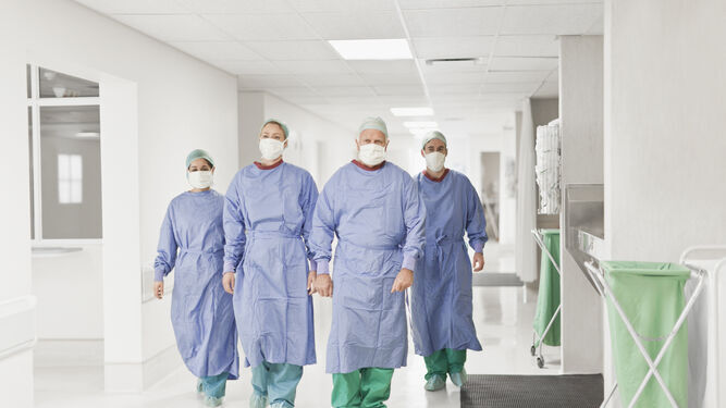¿Puede Sanidad imponer las mascarillas en hospitales y centros sanitarios?