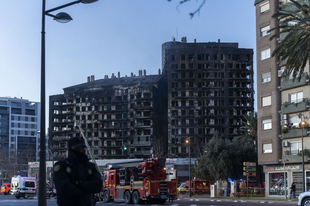As&iacute; ha quedado el residencial devorado por las llamas en Valencia