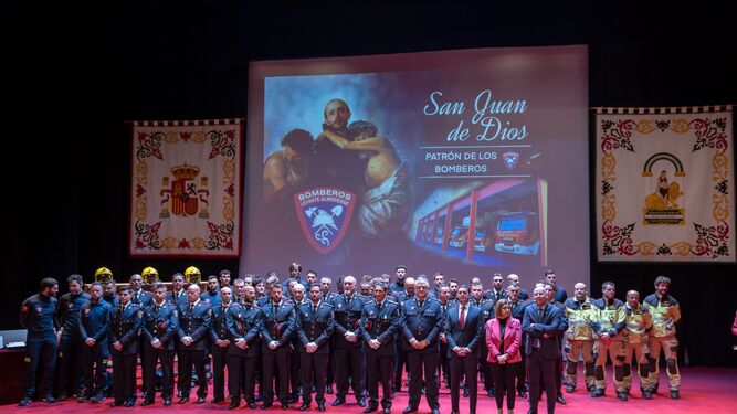 Celebración de San Juan de Dios, patrón de los bomberos, en el Teatro Villa de Huércal-Overa.
