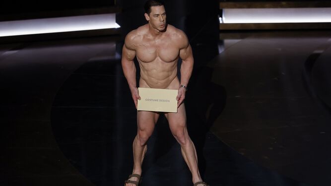 John Cena, bien musculado, en su desnudo en los Oscar